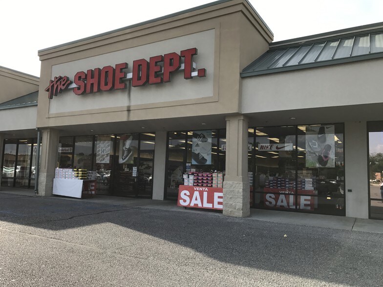 Primary Photo Of 5647 Main St, Zachary Unknown For Lease