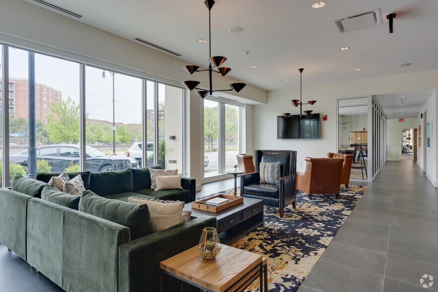 More Photos Of 1555 Ellinwood Ave, Des Plaines Apartments For Lease