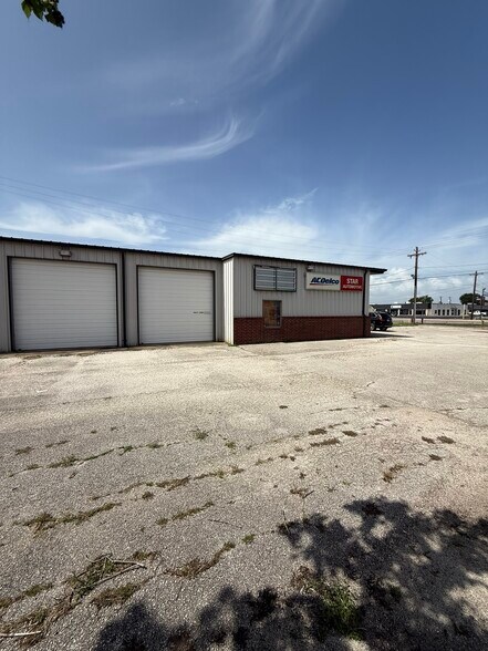 More Photos Of 4005 N Navarro St, Victoria Warehouse For Lease