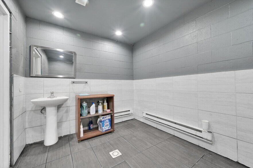 More Photos Of 280 Grand St, Hamburg Warehouse For Sale