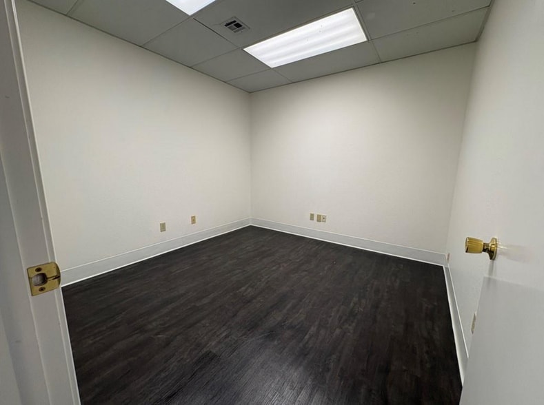 More Photos Of 2081 Dime Dr, Springdale Warehouse For Lease