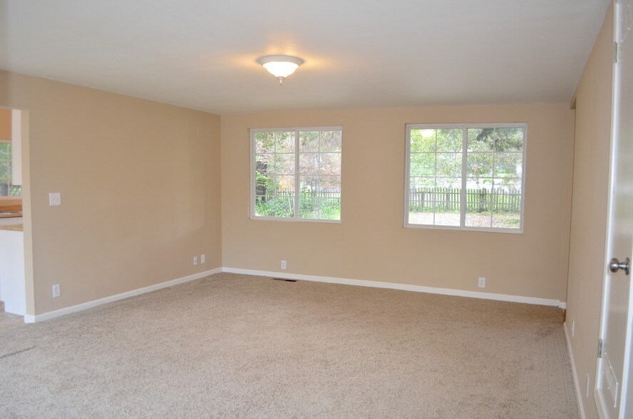 More Photos Of 5800 Valley Dr, Felton Apartments For Sale