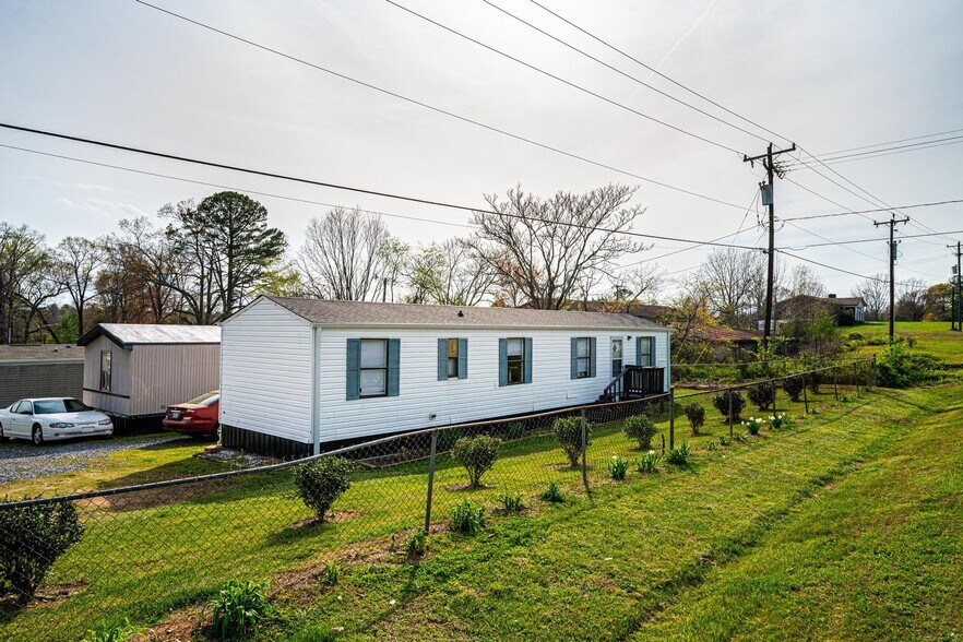 1521 Airport Rhodhiss Rd, Hickory, NC 28601 Manufactured Housing
