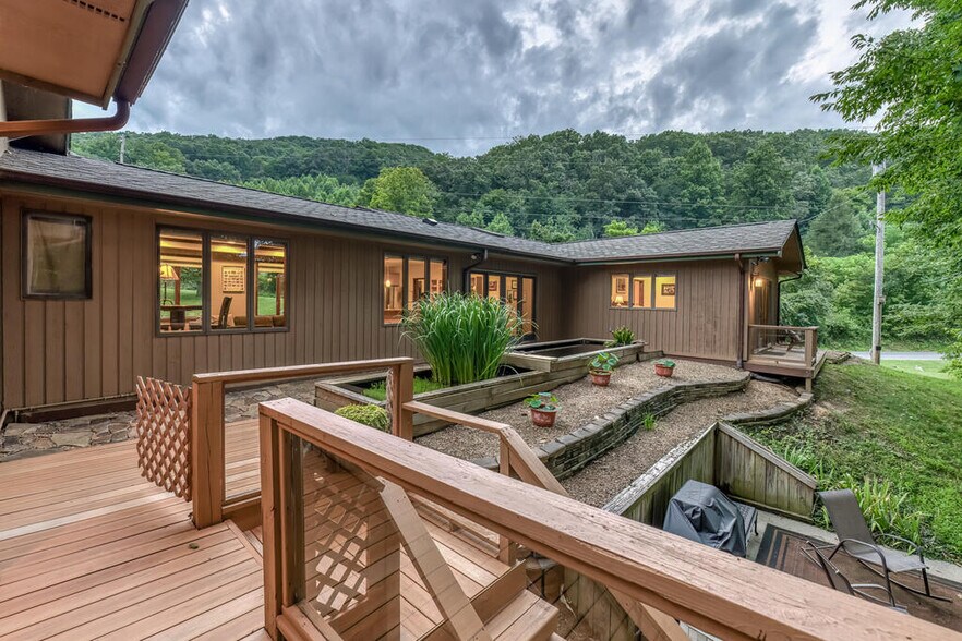 More Photos Of 19080 N Fork River Rd, Abingdon Specialty For Sale