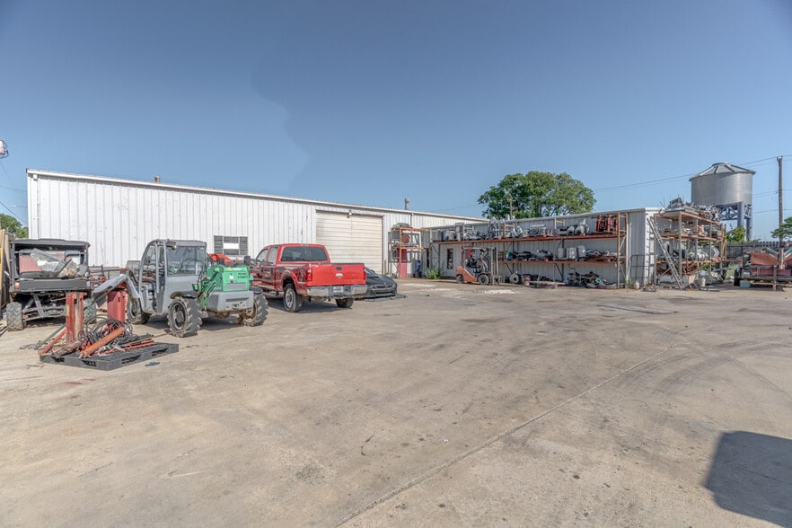 More Photos Of 301 Burke Ave, Jonesboro Warehouse For Sale