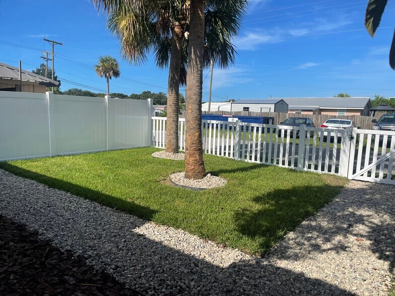 More Photos Of , Ruskin Unknown For Sale