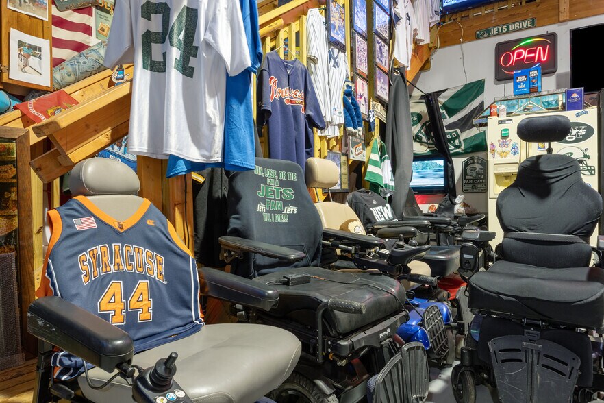 More Photos Of 1090 Knight's Trail Rd, North Venice Light Distribution For Sale