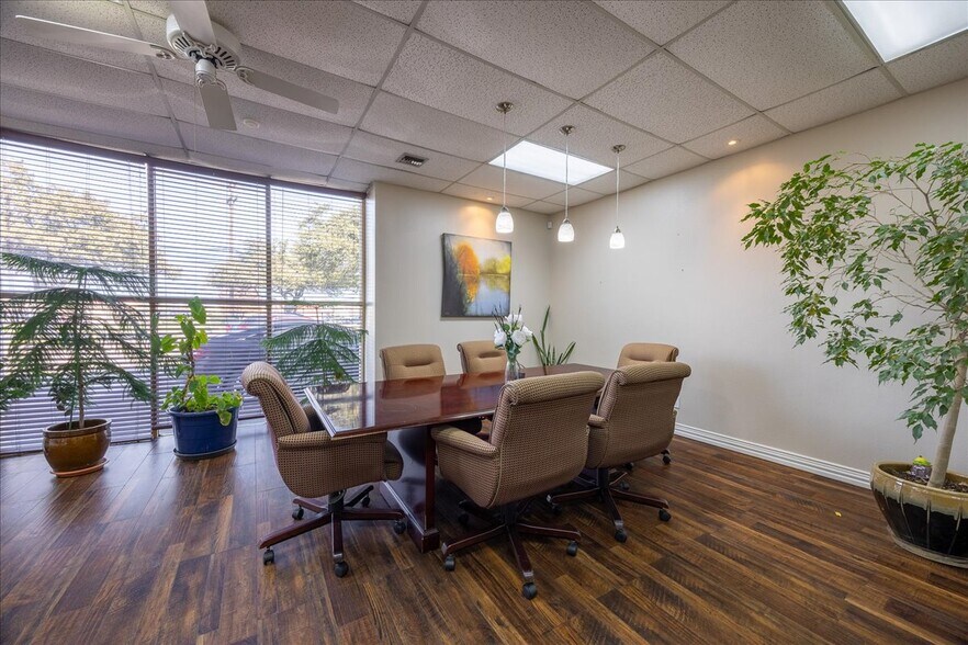 More Photos Of 812 Lexington Dr, Plano Office For Sale