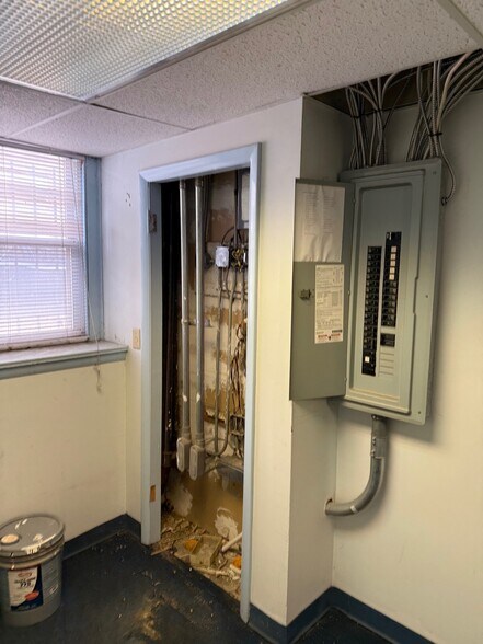 More Photos Of 1018 S 48th St, Philadelphia Office For Lease