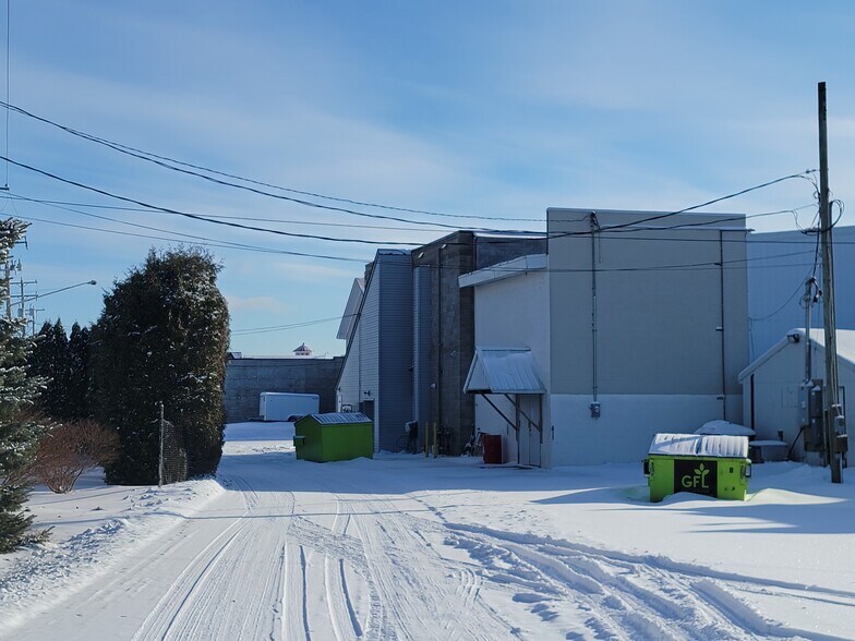 More Photos Of 217 E Central Ave, Mackinaw City Storefront For Lease