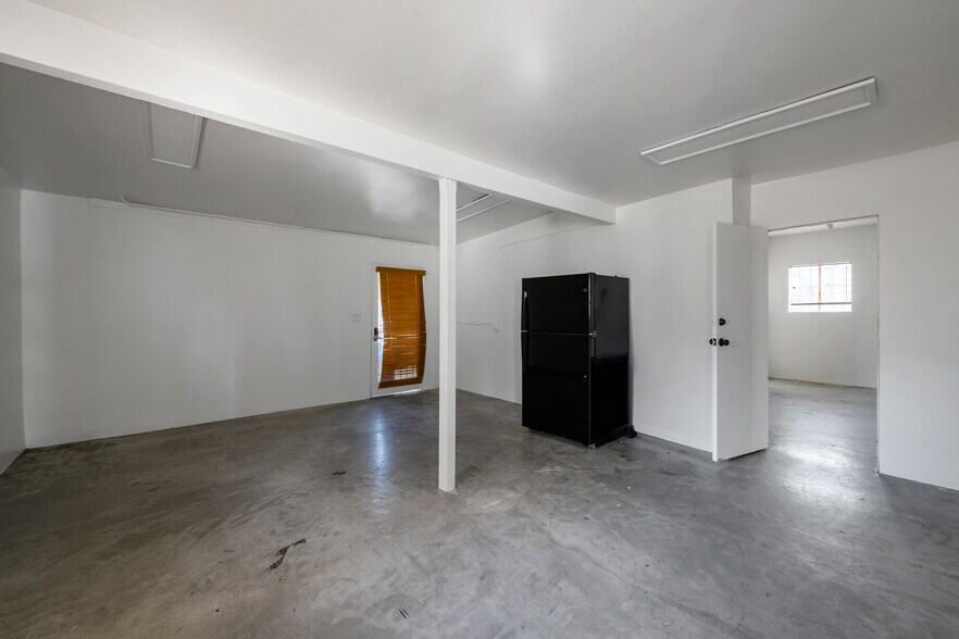 More Photos Of 2426 Lincoln Blvd, Venice Loft Creative Space For Sale