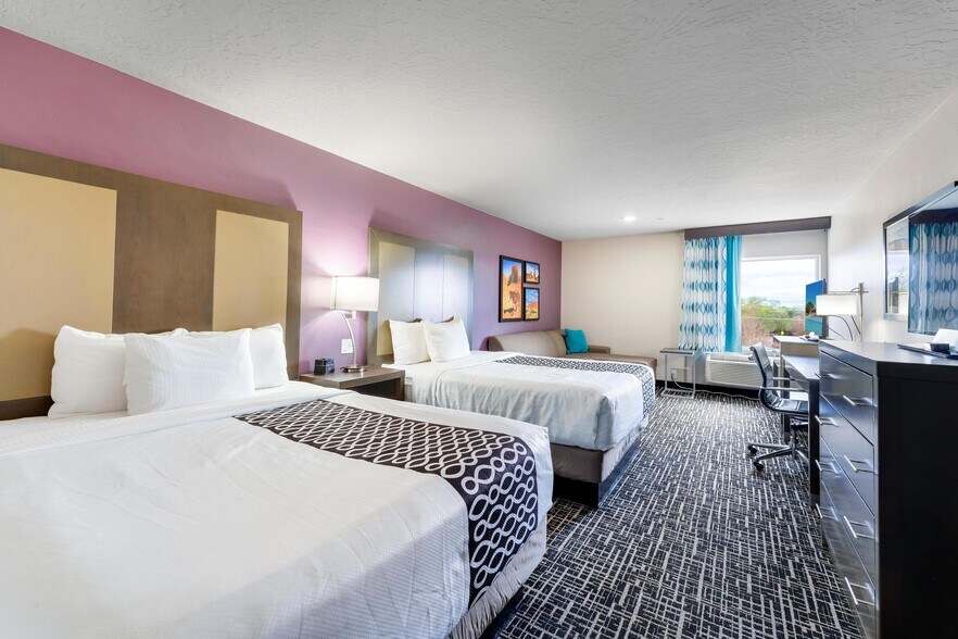 More Photos Of 465 S 100 E, Kanab Hospitality For Sale