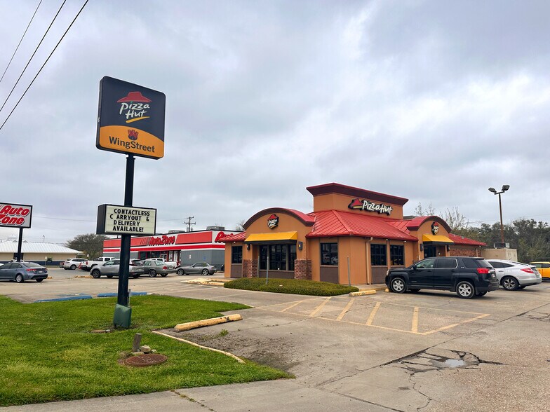 Primary Photo Of 635 E Admiral Doyle Dr, New Iberia Restaurant For Sale