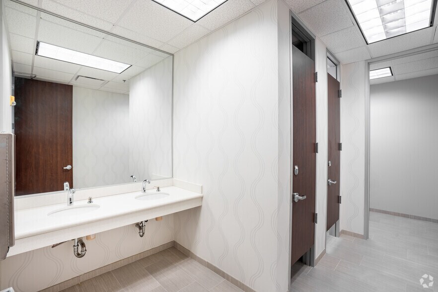 More Photos Of 1920 Country Place Pky, Pearland Medical For Lease