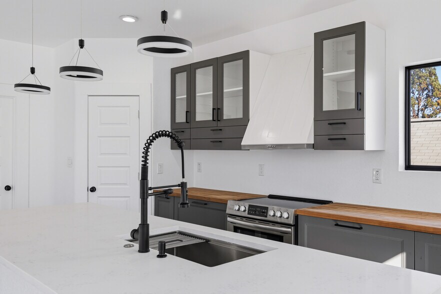 More Photos Of 1512 Wyoming St, San Antonio Apartments For Sale