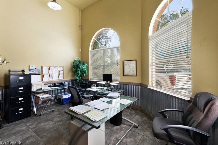 More Photos Of 434 NE 3rd Ave, Cape Coral Warehouse For Lease