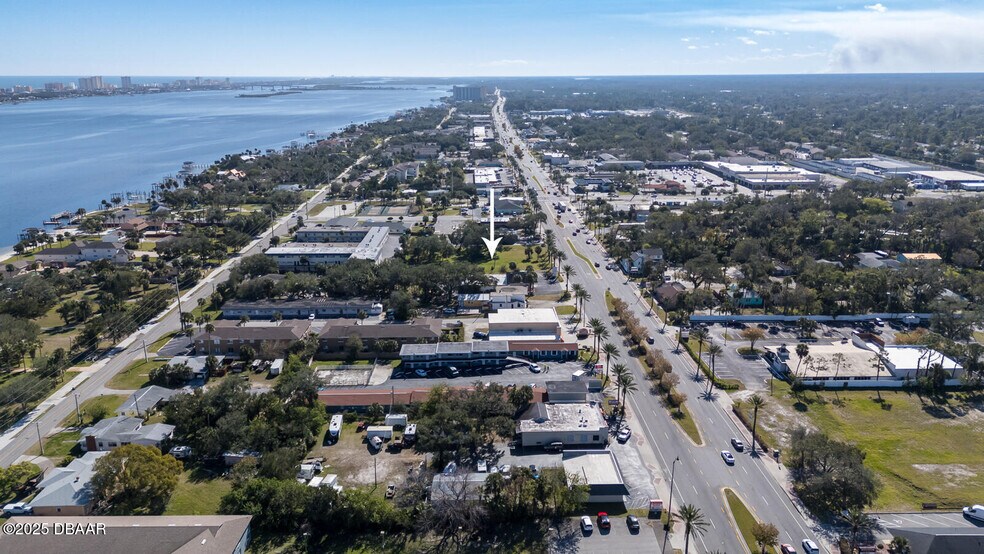 More Photos Of 1903 S Ridgewood Ave, Daytona Beach Bar For Sale