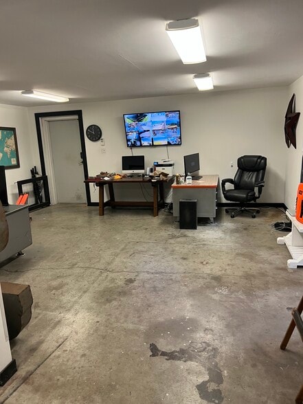 More Photos Of 9201 Brown Ln, Austin Warehouse For Sale