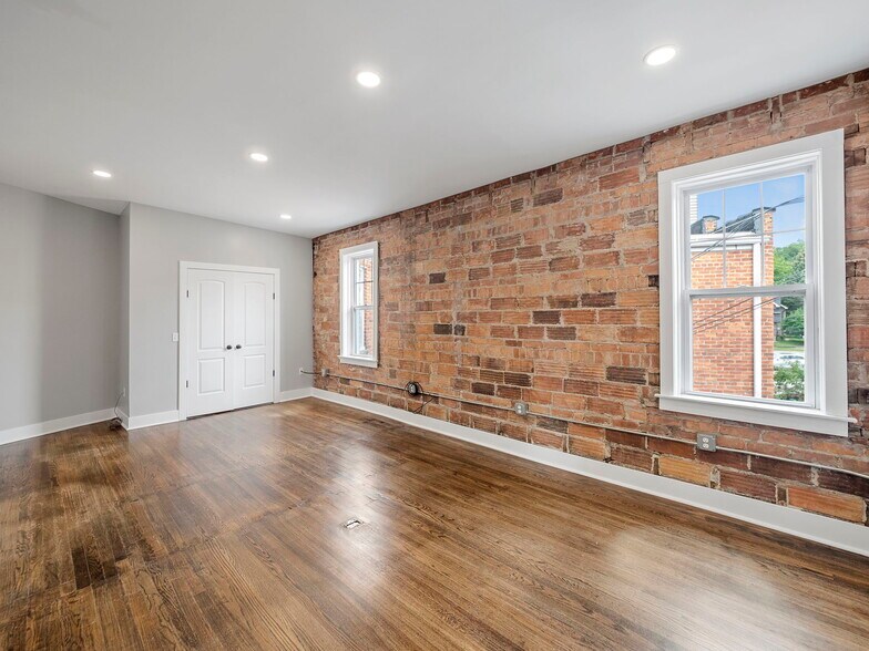 More Photos Of 23900-23908 Woodward Ave, Pleasant Ridge Office For Lease