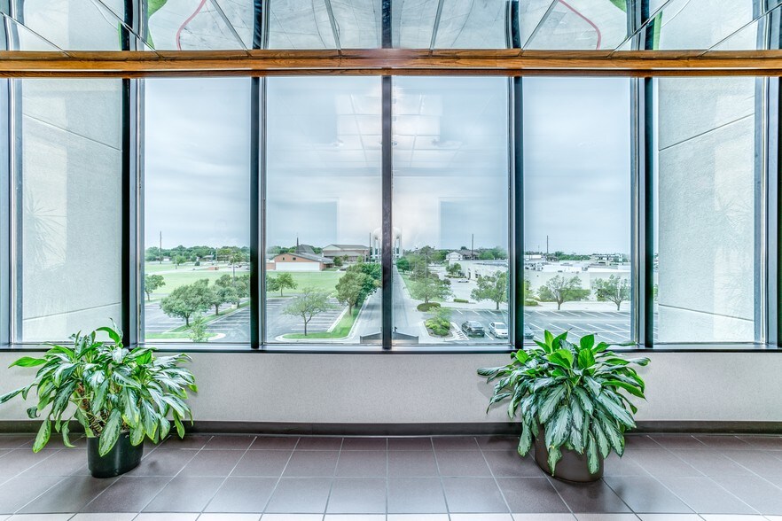 More Photos Of 2024 N Woodlawn St, Wichita Office For Sale