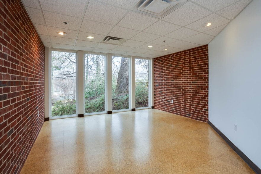 More Photos Of 1140 E Market St, Charlottesville Office For Lease