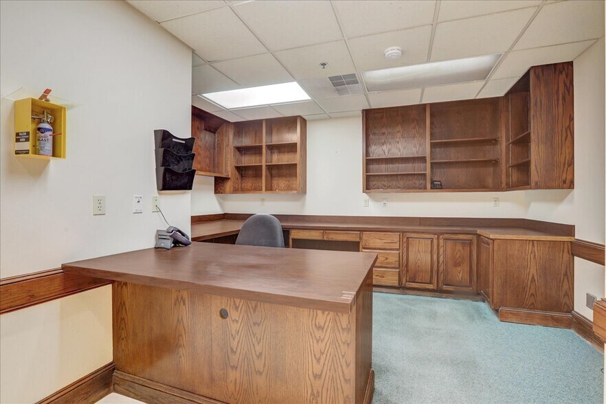 More Photos Of 901 E 66th St, Lubbock Manufacturing For Sale