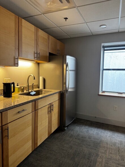 More Photos Of 86 Saint Paul St, Burlington Office For Lease