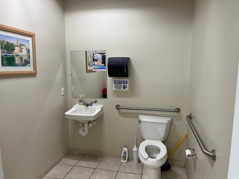 More Photos Of 119 W Bel Air Ave, Aberdeen Storefront For Sale