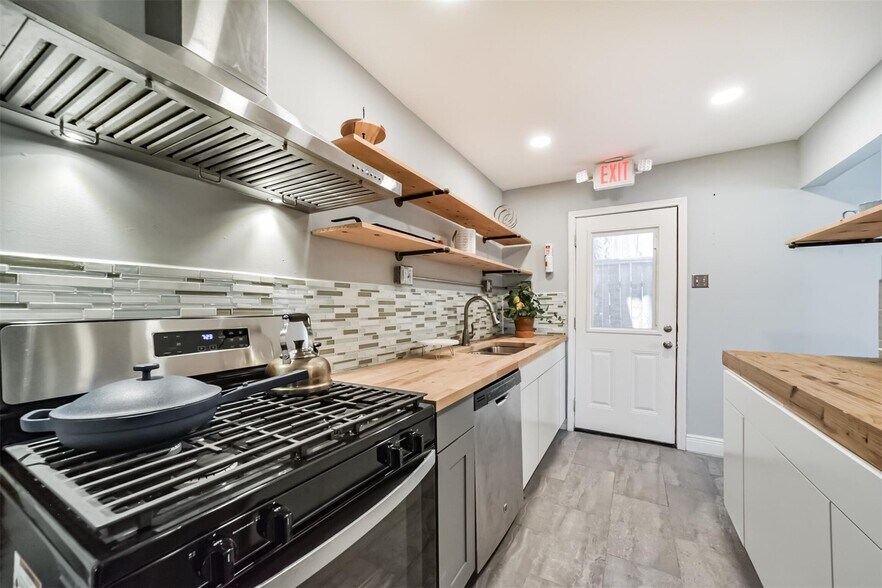 More Photos Of 543 Studewood St, Houston Specialty For Sale