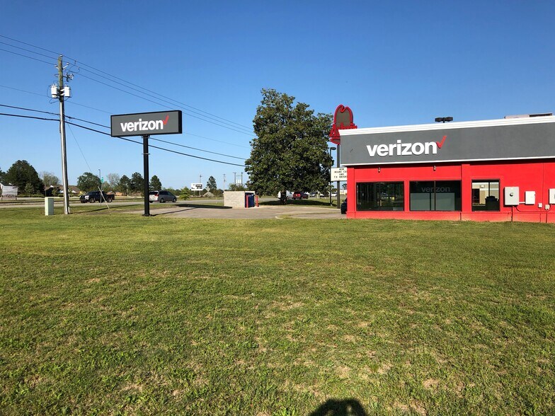 More Photos Of 3107 E 1st St, Vidalia Storefront Retail Office For Lease