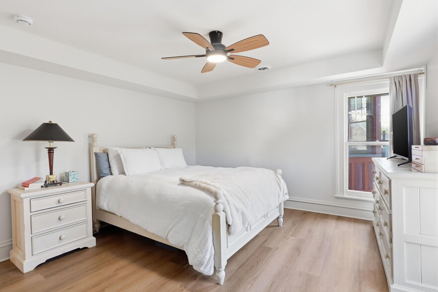 More Photos Of 25 S Main St, Pittsford Freestanding For Sale