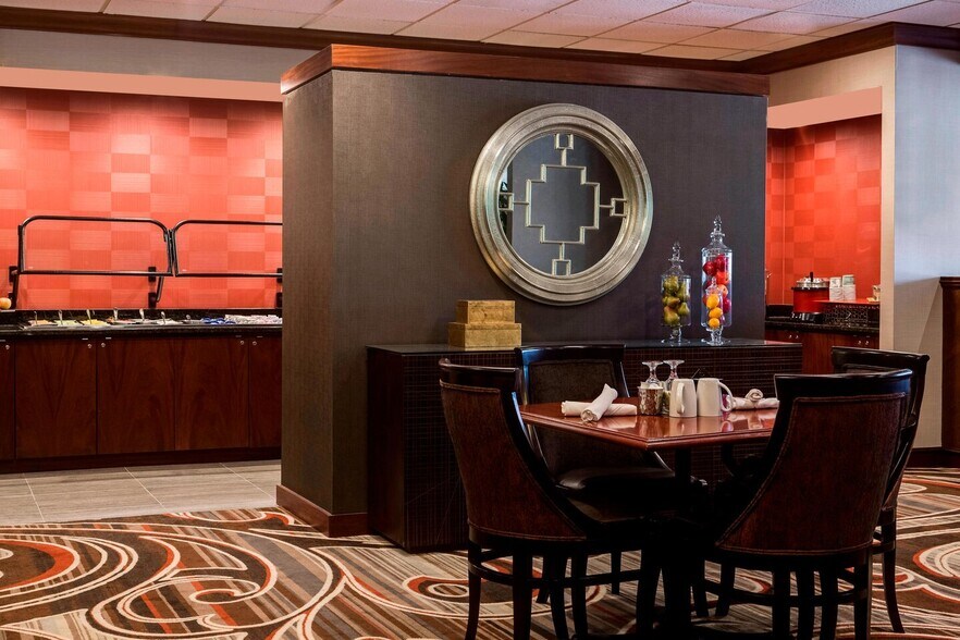 More Photos Of 655 N 108th Ave, Omaha Hotel For Sale