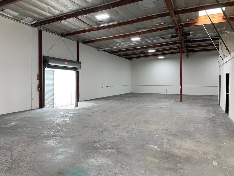 More Photos Of 15610-15630 S Figueroa St, Gardena Warehouse For Lease