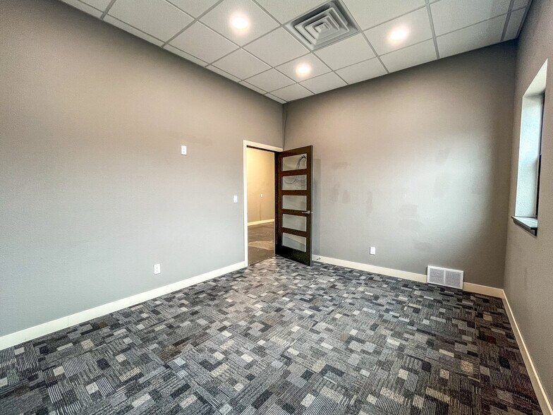 More Photos Of 2507 E Saint Patrick St, Rapid City Distribution For Lease