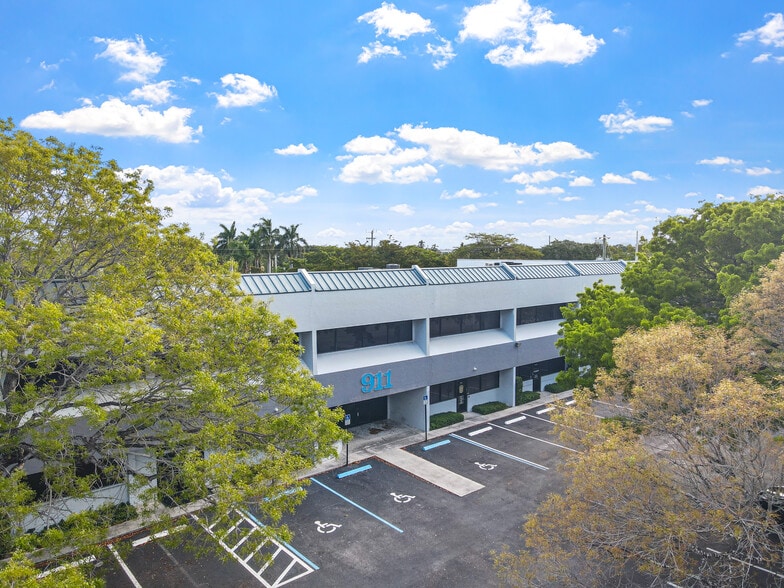 More Photos Of 911 E Atlantic Blvd, Pompano Beach Office Residential For Lease