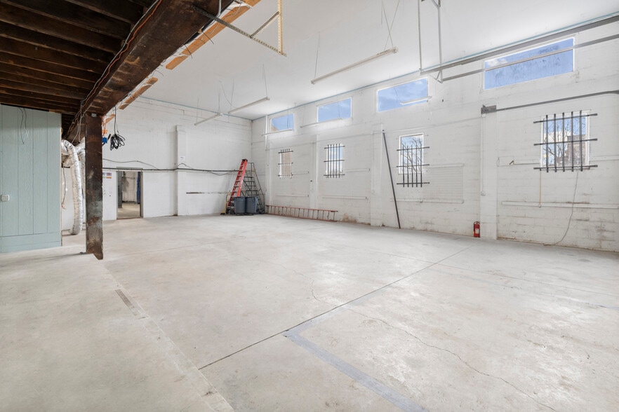 More Photos Of 1923 Old Eastern Ave, Essex Service For Lease