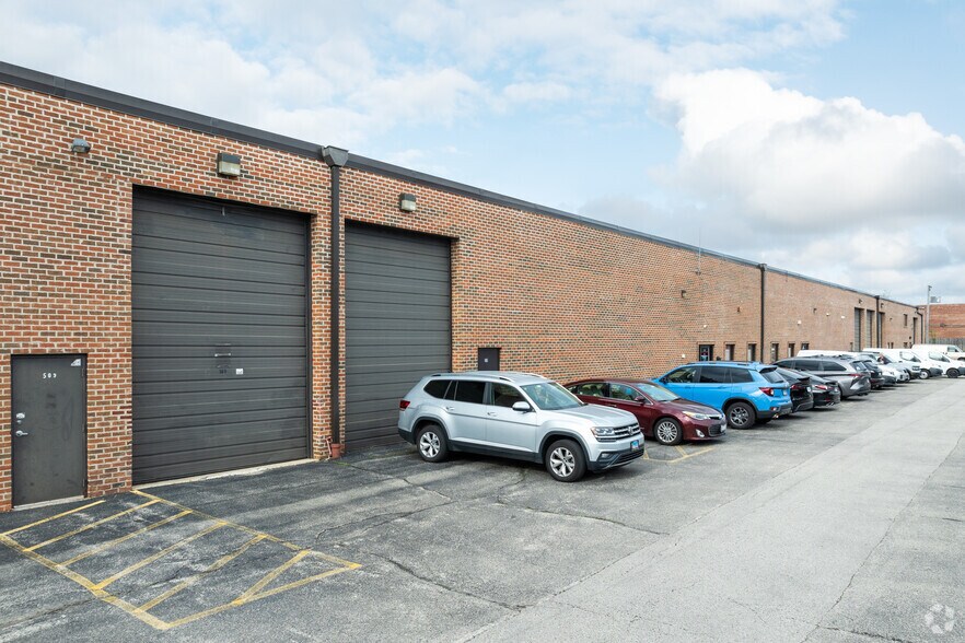 More Photos Of 501-515 S Vermont St, Palatine Warehouse For Lease