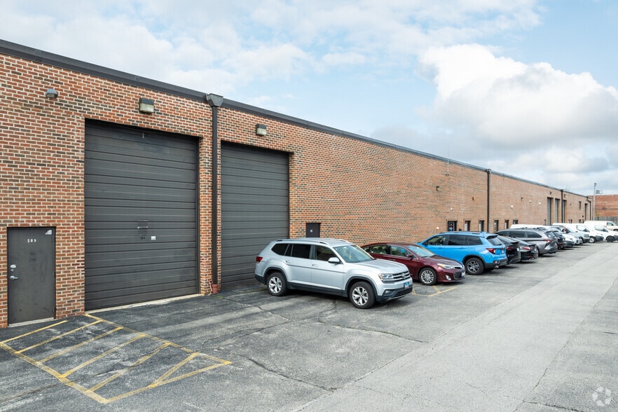 More Photos Of 501-515 S Vermont St, Palatine Warehouse For Lease