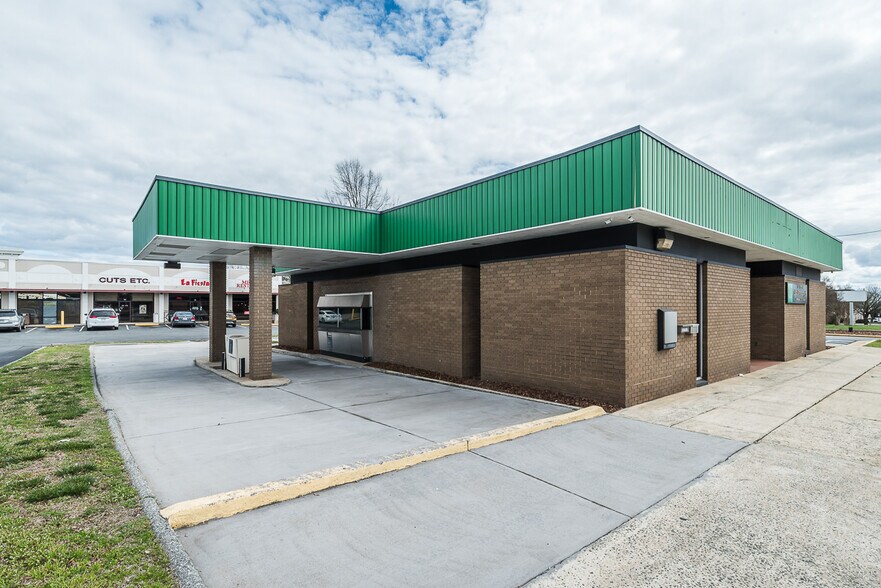 More Photos Of 212 S Main St, Graham General Retail For Sale