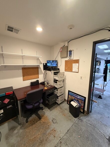 More Photos Of 331 E Weber Ave, Stockton Freestanding For Lease