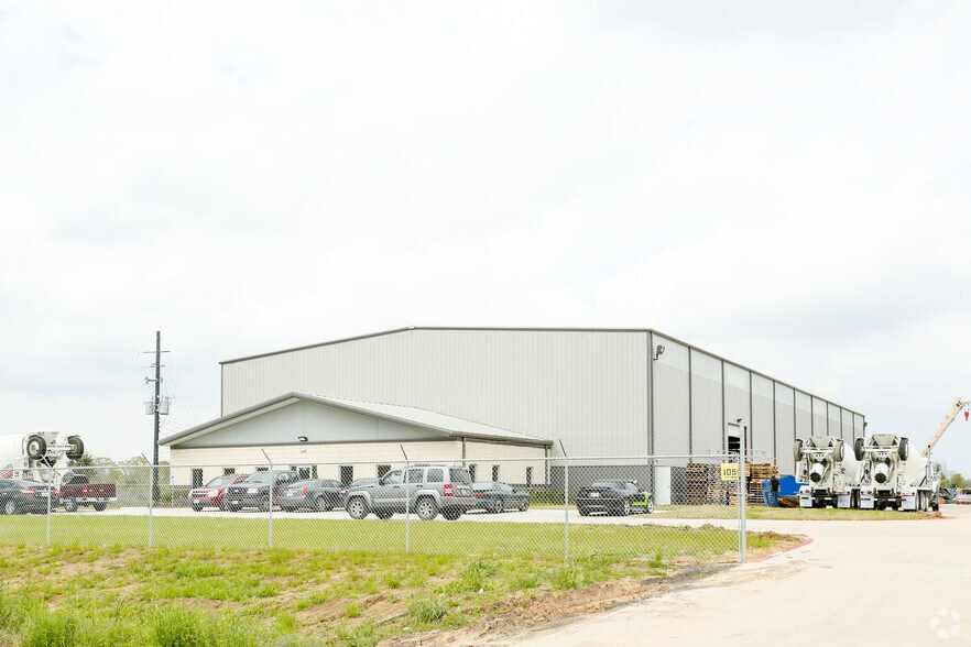 More Photos Of 105 Riley Rd, Houston Warehouse For Sale