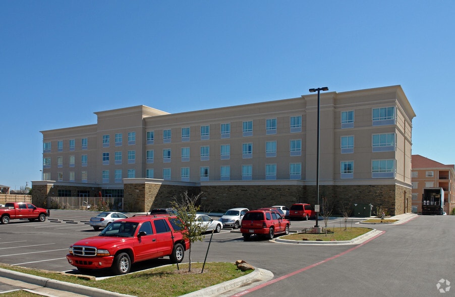 More Photos Of 300 E Central Texas Expy, Killeen Hotel For Sale