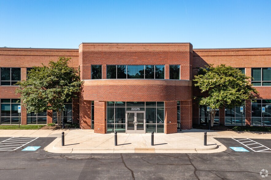 More Photos Of 22375 Broderick Dr, Sterling Office For Sale