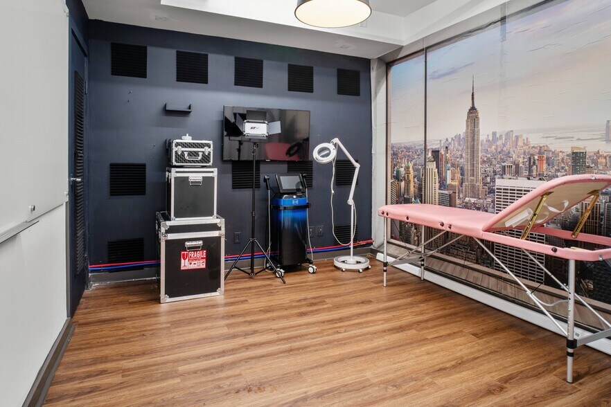 More Photos Of 2535 Kettner Blvd, San Diego Office Residential For Sale