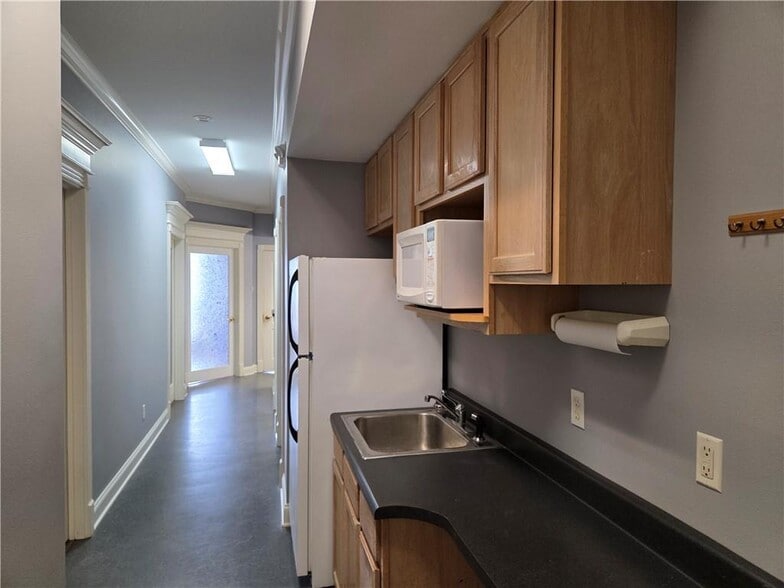 More Photos Of 1065 Muller Pky, Westwego Office For Sale