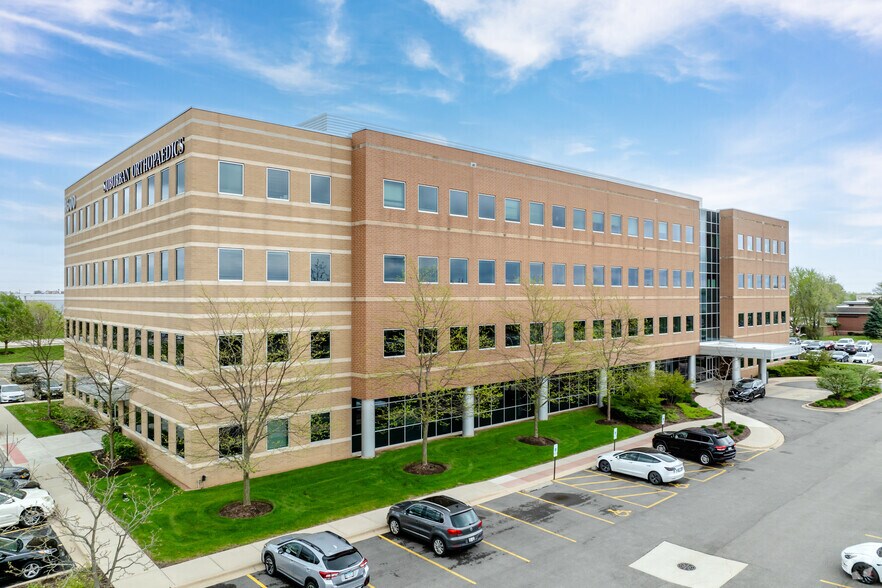 More Photos Of 1600 N Randall Rd, Elgin Medical For Lease