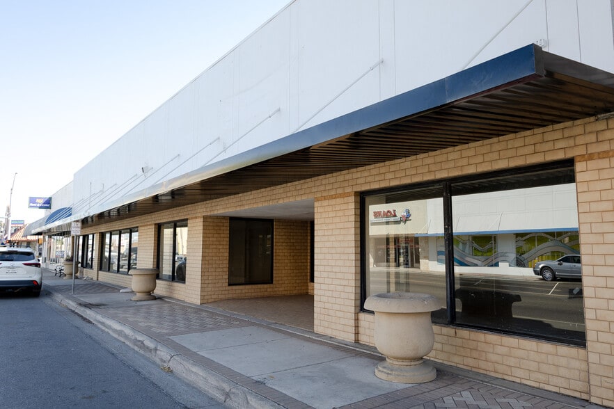 Primary Photo Of 922 N Conway Ave, Mission Storefront For Lease