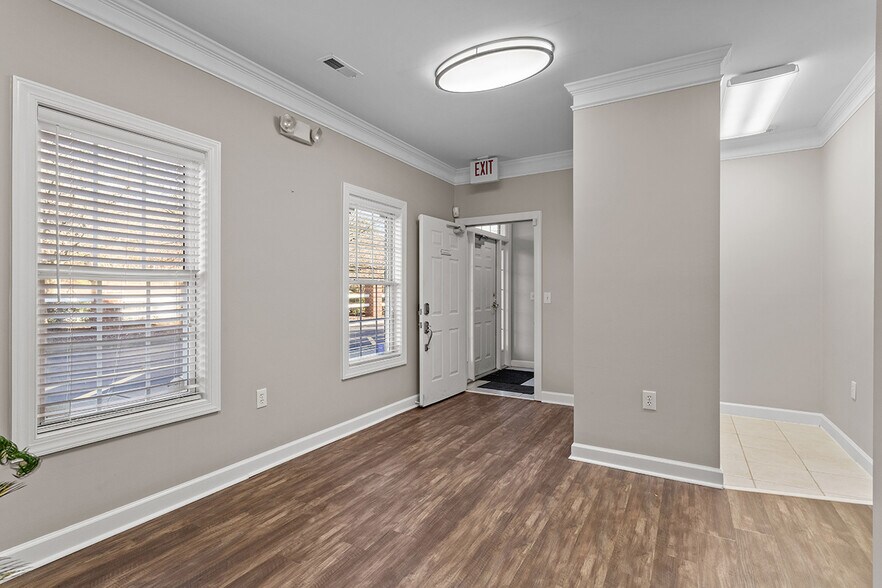 More Photos Of 6501 Creedmoor Rd, Raleigh Office Residential For Lease