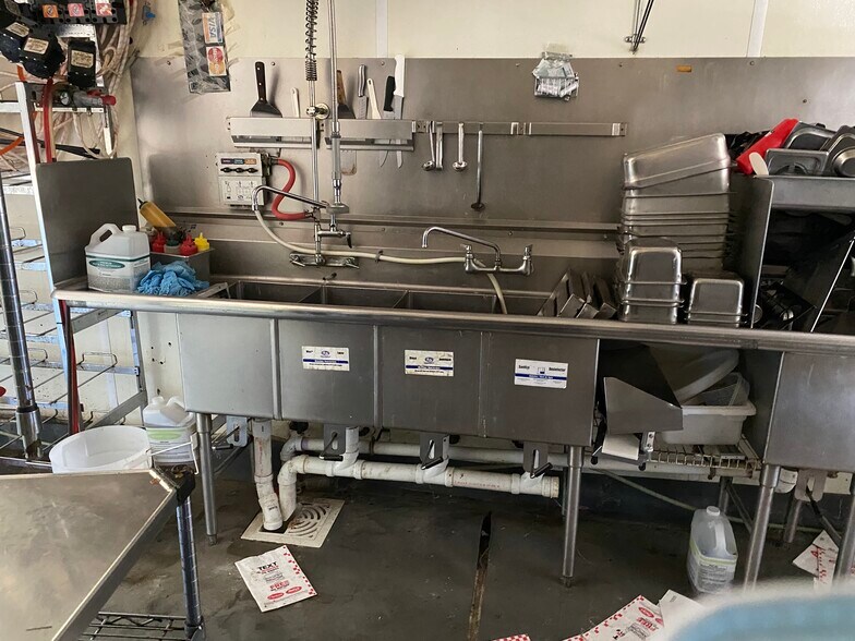 More Photos Of 2406 Center Point Pky, Birmingham Fast Food For Lease