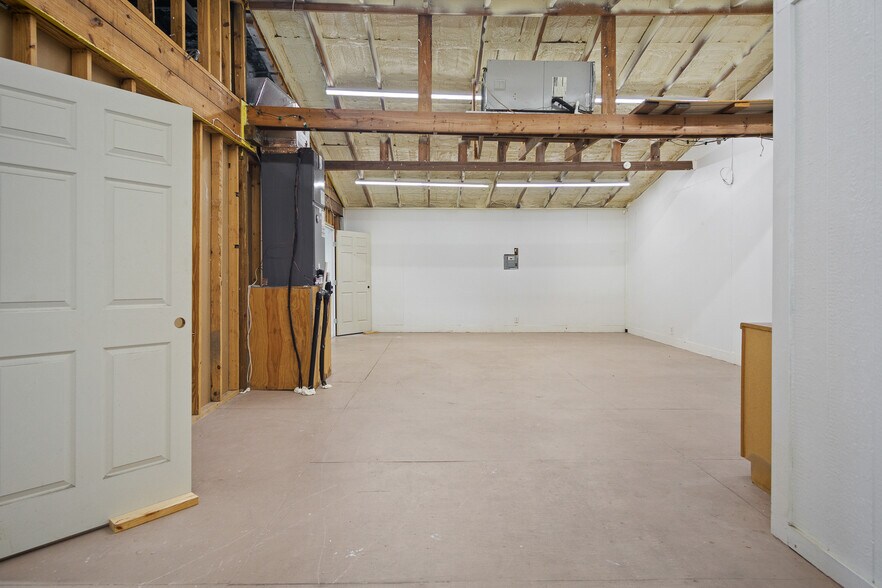 More Photos Of 990 Alma Rd, Crystal Beach Office For Sale